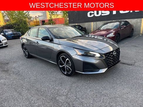 Used 2023 Nissan Altima 2.5 SR FWD image 3