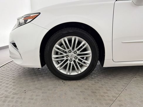 Used 2016 Lexus ES 350 w/ Premium Package w/Wood Trim FWD image 12