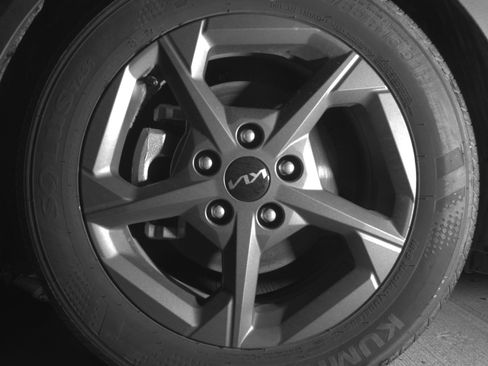 Used 2025 Kia K4 LXS image 12