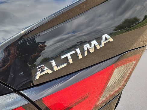 Used 2019 Nissan Altima 2.5 SV FWD image 11