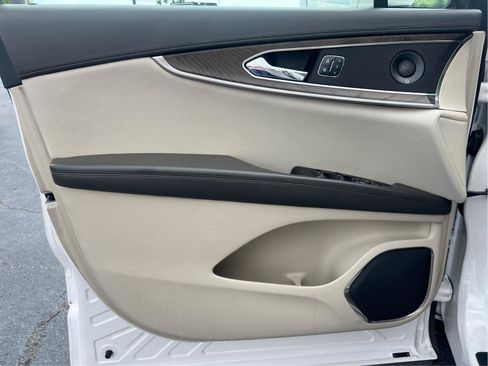 Used 2019 Lincoln Nautilus Reserve FWD image 15