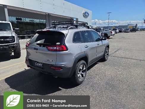 Used 2018 Jeep Cherokee Trailhawk w/ Cold Weather Group AWD/4WD image 7