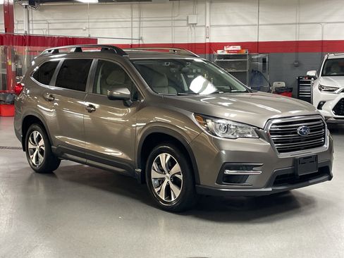 Used 2022 Subaru Ascent Premium w/ Convenience Package image 2