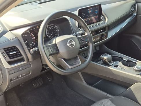 Used 2025 Nissan Rogue SV AWD/4WD image 2