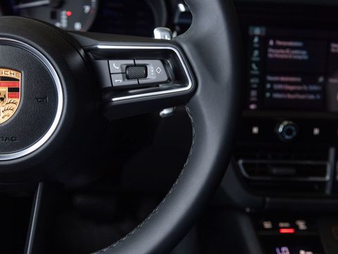 Certified 2026 Porsche Macan AWD/4WD image 16