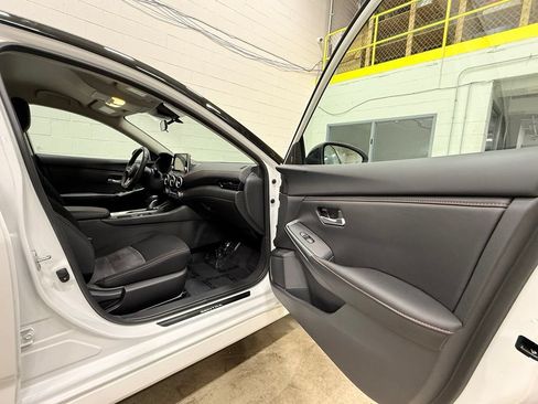 Used 2024 Nissan Sentra SR FWD image 47