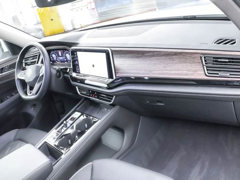 Used 2025 Volkswagen Atlas SEL Premium R-Line image 27