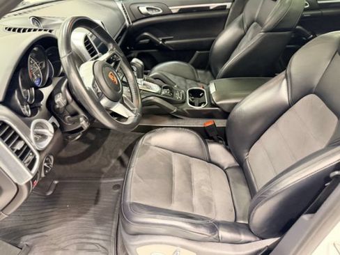 Used 2018 Porsche Cayenne Platinum Edition AWD/4WD image 16