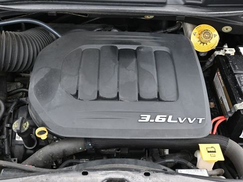 Used 2018 Dodge Grand Caravan SE w/ UConnect Hands-Free Group image 34