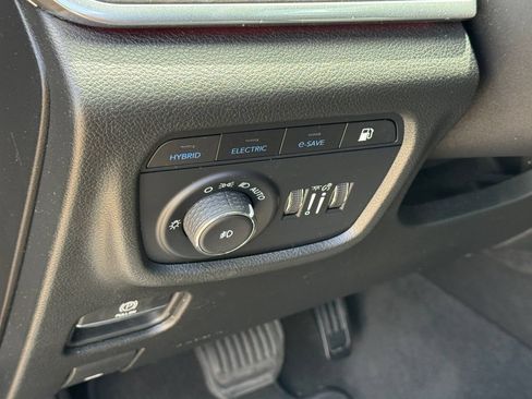 Used 2022 Jeep Grand Cherokee Overland w/ Advanced Protech Group III AWD/4WD image 12