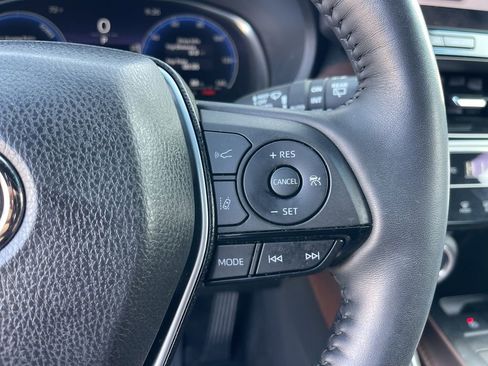 Used 2024 Toyota Venza Limited image 18