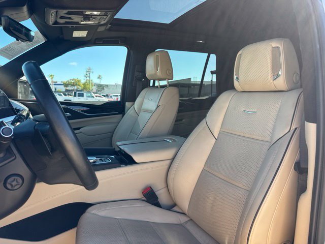 Used 2023 Cadillac Escalade Premium Luxury AWD/4WD image 45