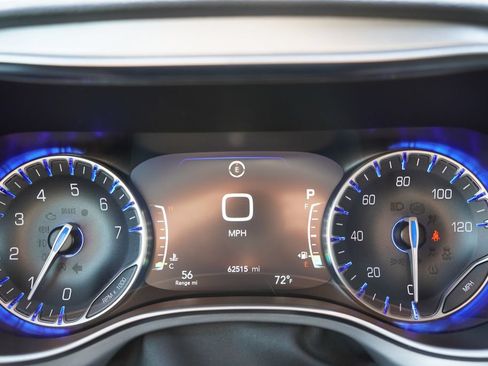 Certified 2025 Chrysler Pacifica Limited FWD image 35