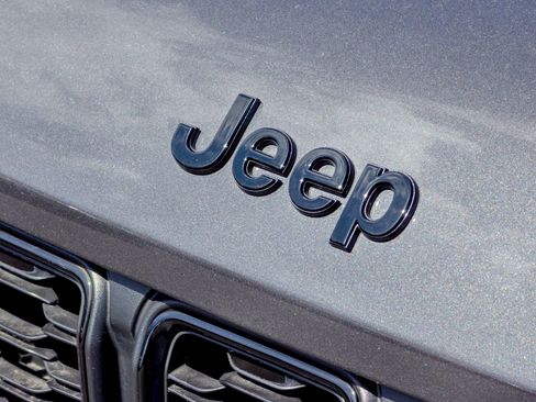 Used 2024 Jeep Grand Cherokee Limited w/ Black Appearance Package image 13