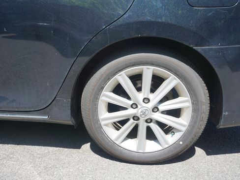 Used 2012 Toyota Camry XLE w/ Leather Pkg FWD image 6
