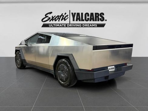 Used 2025 Tesla Cybertruck AWD Crew Cab image 3