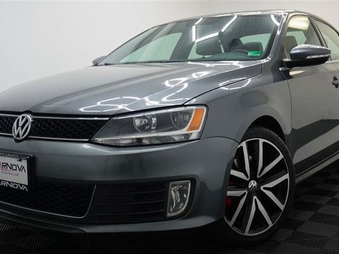 Used 2012 Volkswagen Jetta GLI FWD image 2