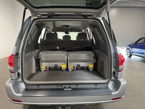 Used 2005 Toyota Sequoia SR5 RWD image 15
