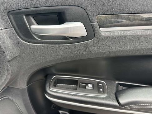 Used 2020 Chrysler 300 Limited RWD image 20