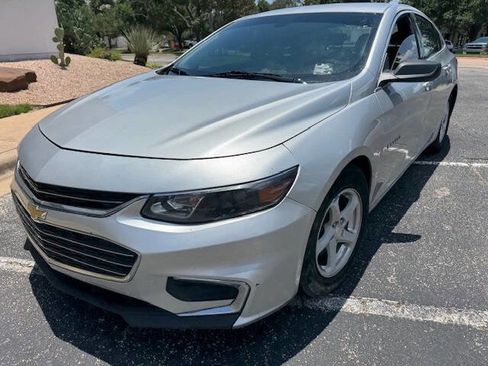 Used 2018 Chevrolet Malibu LS image 3