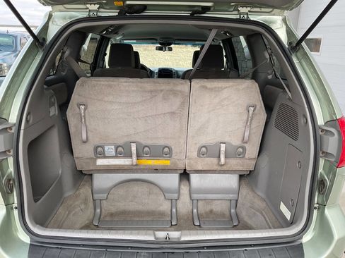 Used 2010 Toyota Sienna LE image 29