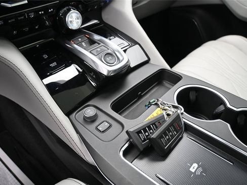 Used 2025 Acura MDX SH-AWD w/ Advance Package image 5