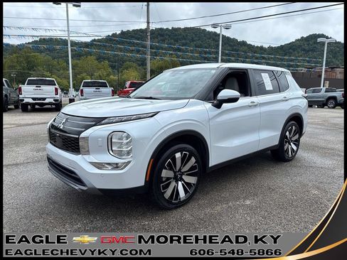 Used 2025 Mitsubishi Outlander SE AWD/4WD image 1