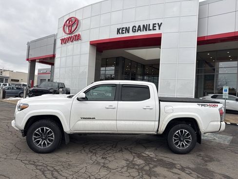 Certified 2022 Toyota Tacoma TRD Sport image 2