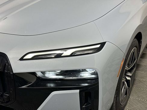 Used 2023 BMW 740i image 8