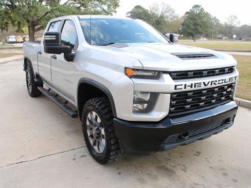 Used 2021 Chevrolet Silverado 2500 Custom w/ Custom Value Package image 4