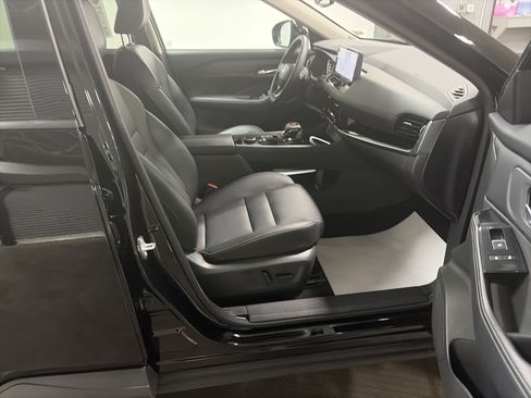 Used 2026 Nissan Rogue SL AWD/4WD image 30