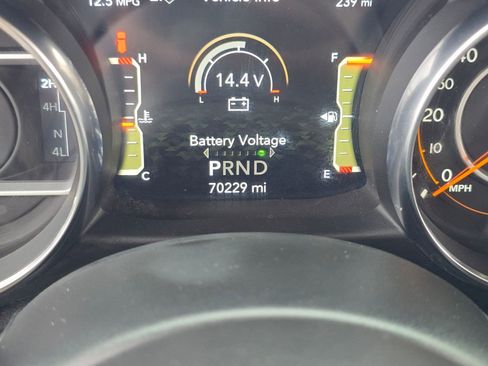 Used 2019 Jeep Wrangler Unlimited Sahara image 16