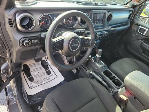 Used 2021 Jeep Gladiator Sport AWD/4WD image 16