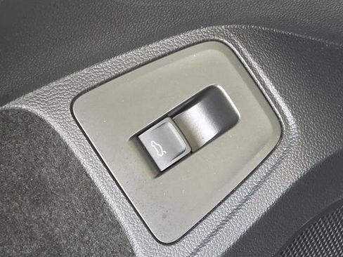 Used 2024 Volkswagen Tiguan SE FWD image 33