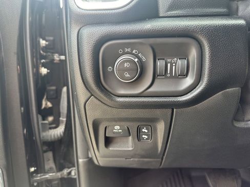Used 2022 RAM 1500 Laramie AWD/4WD image 12