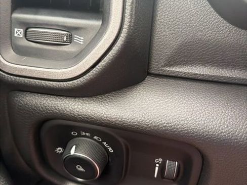 Used 2024 RAM 2500 Tradesman w/ Chrome Appearance Group AWD/4WD image 19