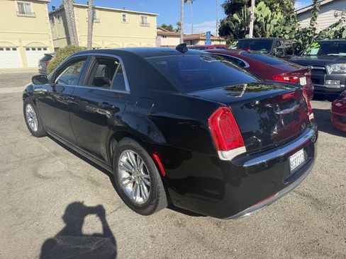 Used 2016 Chrysler 300 Limited RWD image 9