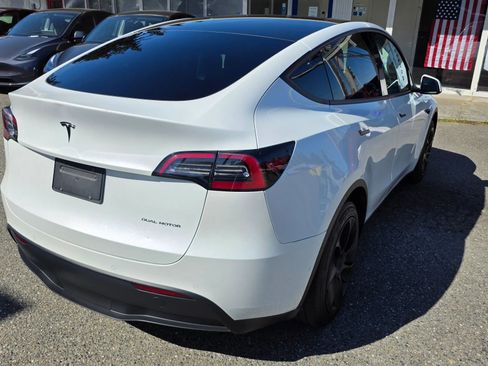 Used 2022 Tesla Model Y Long Range image 5