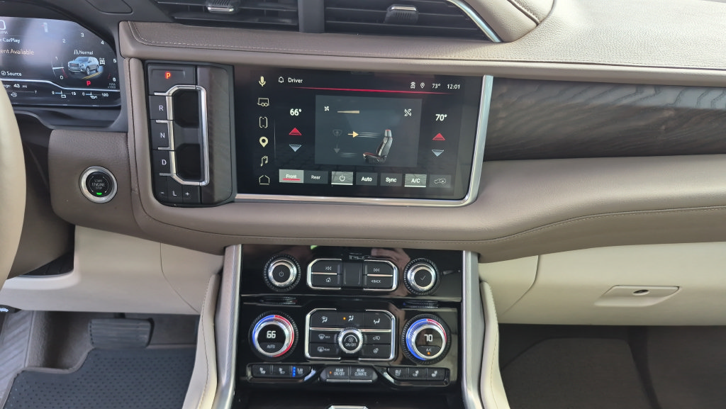 Used 2024 GMC Yukon XL Denali w/ Advanced Technology Package AWD/4WD image 15