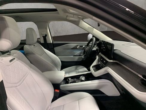 New 2026 Ford Explorer Platinum w/ LUX Leather Package AWD/4WD image 18
