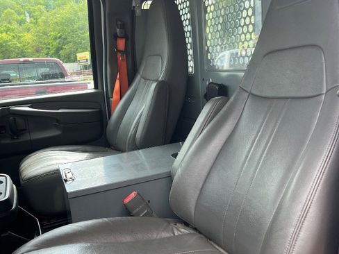 Used 2014 Chevrolet Express 2500 RWD image 10