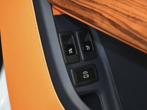 Used 2024 Rolls-Royce Cullinan image 16