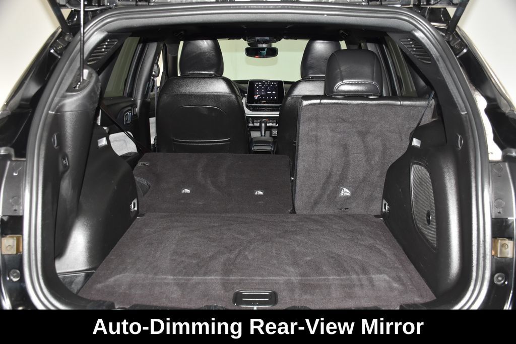 Used 2025 Jeep Compass Latitude w/ Sun & Sound Group AWD/4WD image 34
