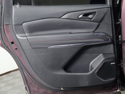 Used 2025 Chevrolet Traverse RS FWD image 14