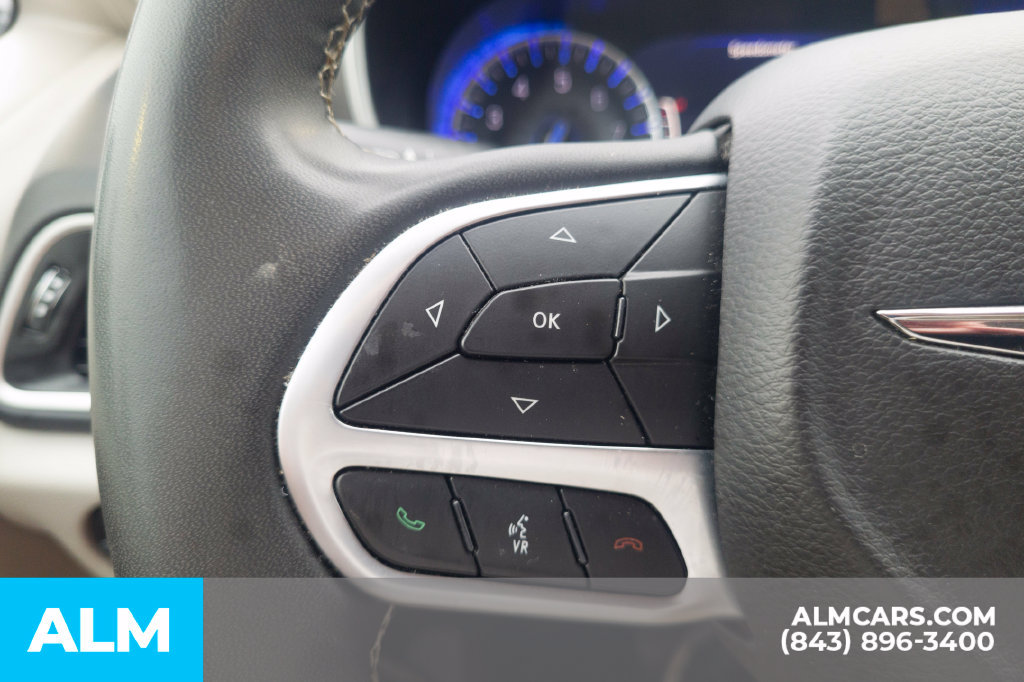 Used 2024 Chrysler Pacifica Touring-L FWD image 30