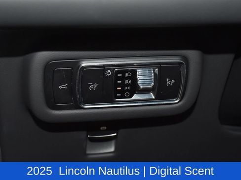 Used 2025 Lincoln Nautilus Reserve w/ Jet Appearance Package AWD/4WD image 9