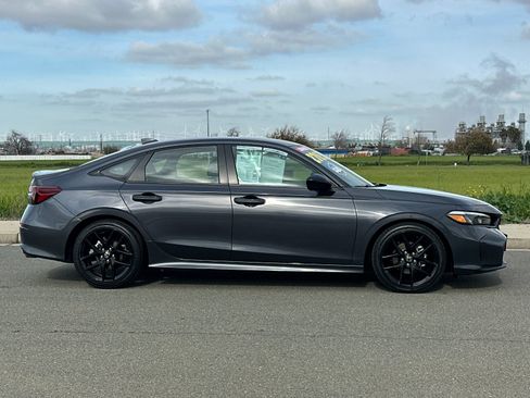 Used 2025 Honda Civic Sport image 3