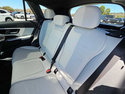 Used 2026 Mercedes-Benz GLC 300 4MATIC image 17