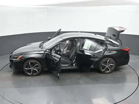 Used 2025 Nissan Altima 2.5 SR w/ SR Premium Package FWD image 50