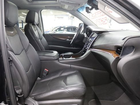 Used 2018 Cadillac Escalade ESV Luxury AWD/4WD image 27